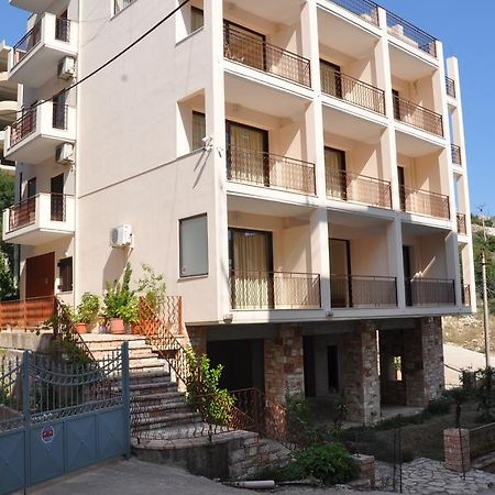 Nikos Hotel And Apartments Саранде Екстериор снимка