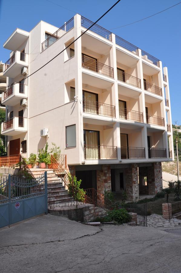 Nikos Hotel And Apartments Саранде Екстериор снимка