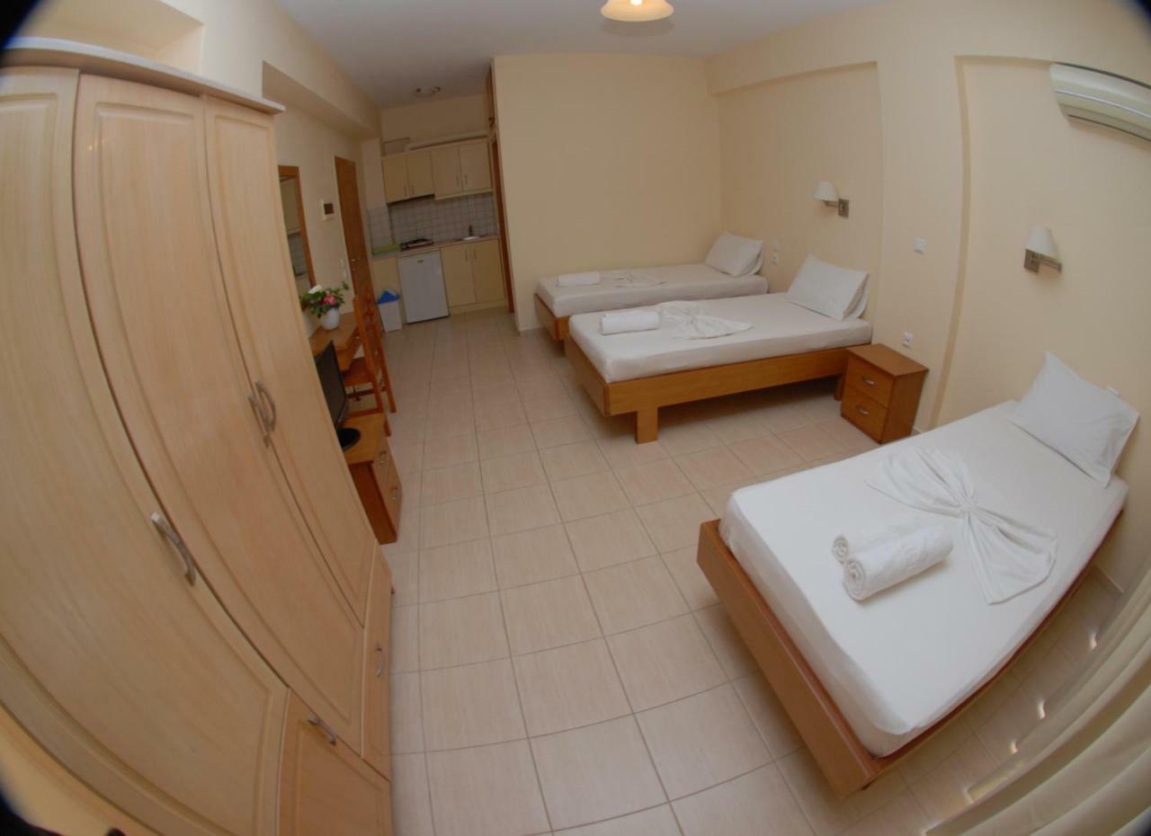 Nikos Hotel And Apartments Саранде Екстериор снимка