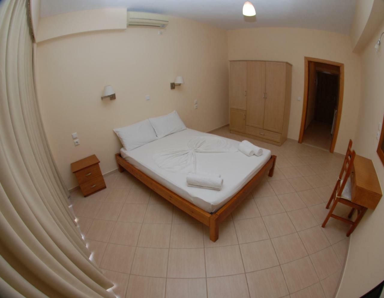 Nikos Hotel And Apartments Саранде Екстериор снимка