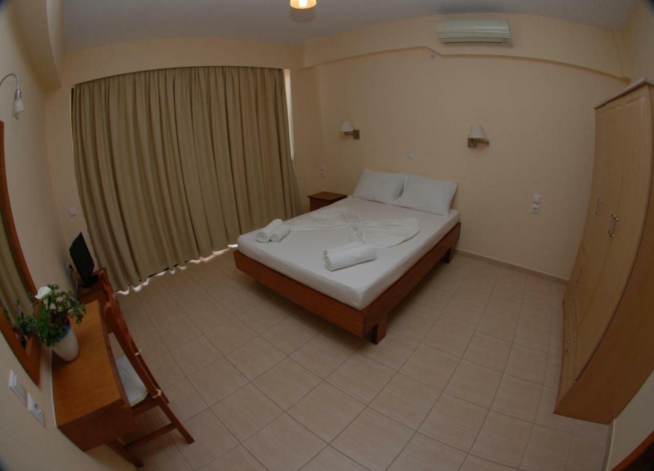 Nikos Hotel And Apartments Саранде Екстериор снимка