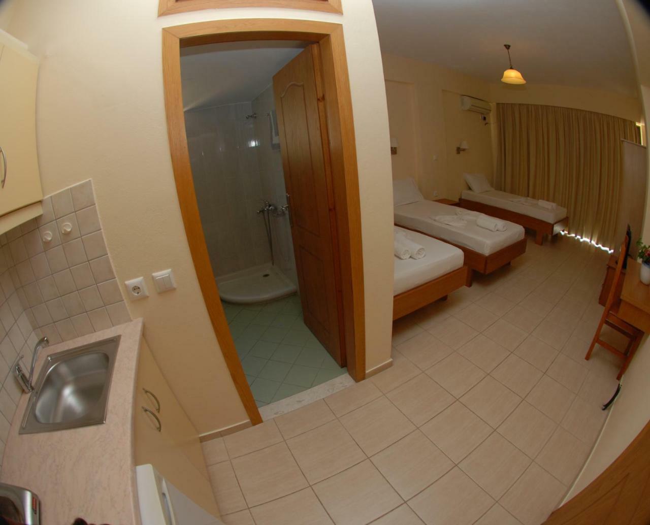 Nikos Hotel And Apartments Саранде Екстериор снимка