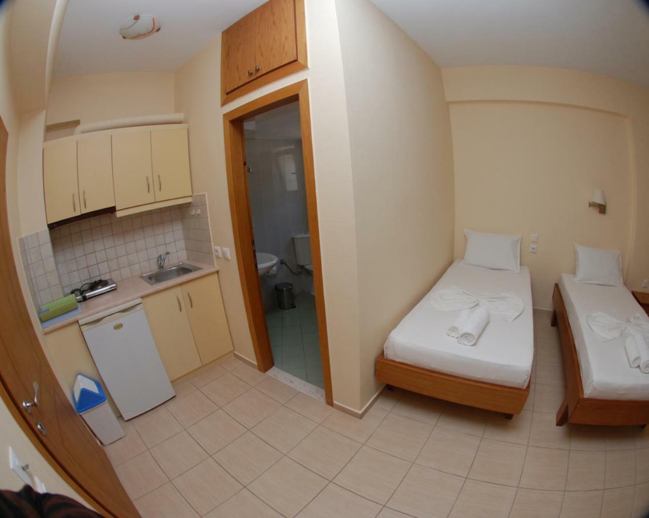 Nikos Hotel And Apartments Саранде Екстериор снимка