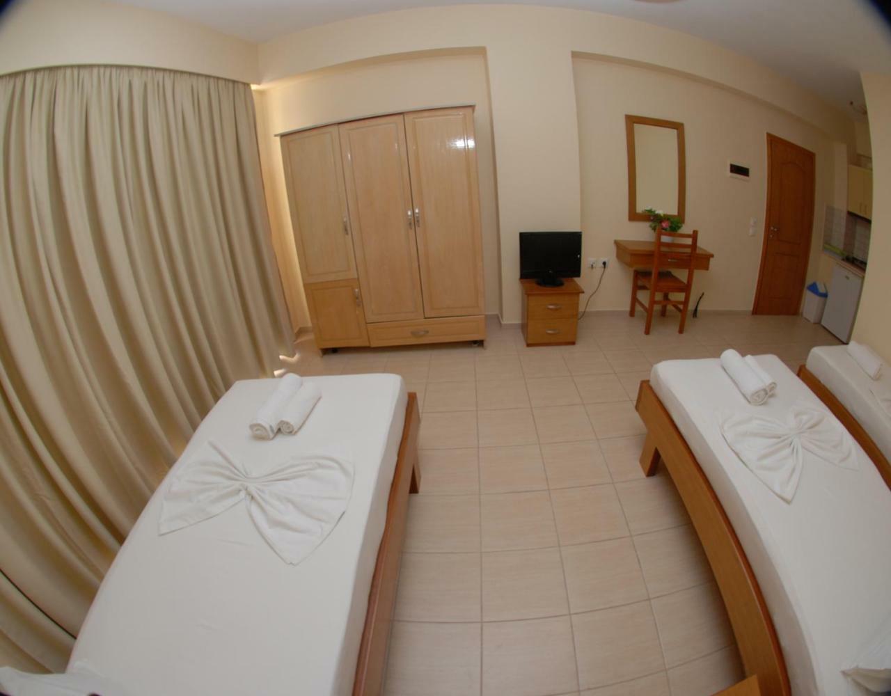 Nikos Hotel And Apartments Саранде Екстериор снимка