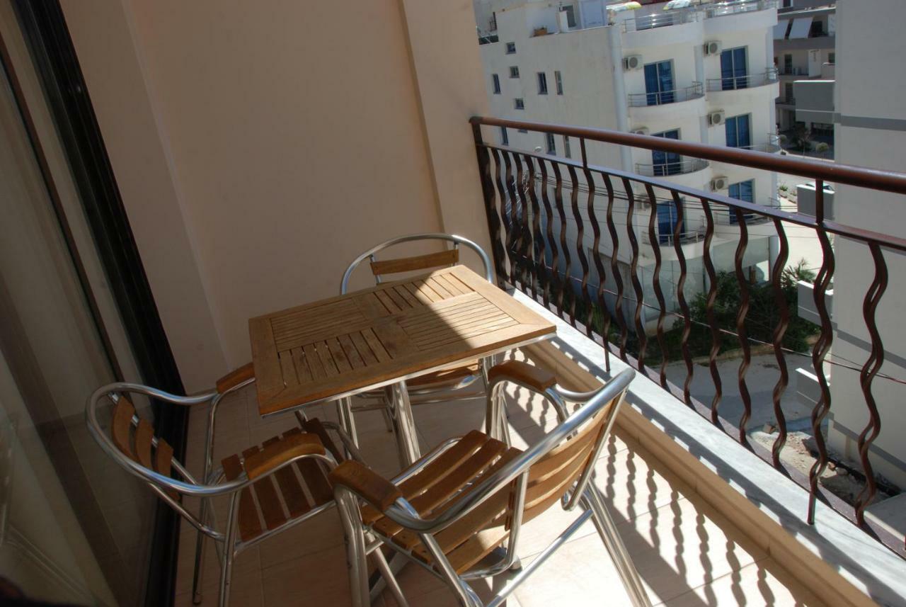 Nikos Hotel And Apartments Саранде Екстериор снимка