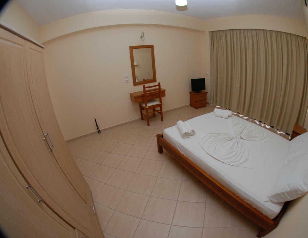 Nikos Hotel And Apartments Саранде Екстериор снимка