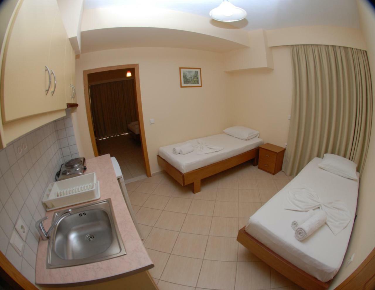 Nikos Hotel And Apartments Саранде Екстериор снимка
