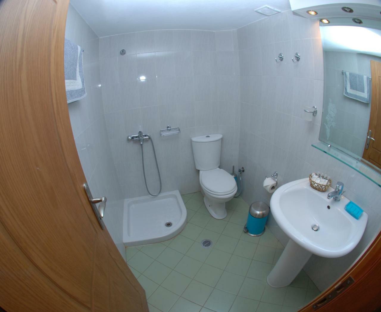 Nikos Hotel And Apartments Саранде Екстериор снимка