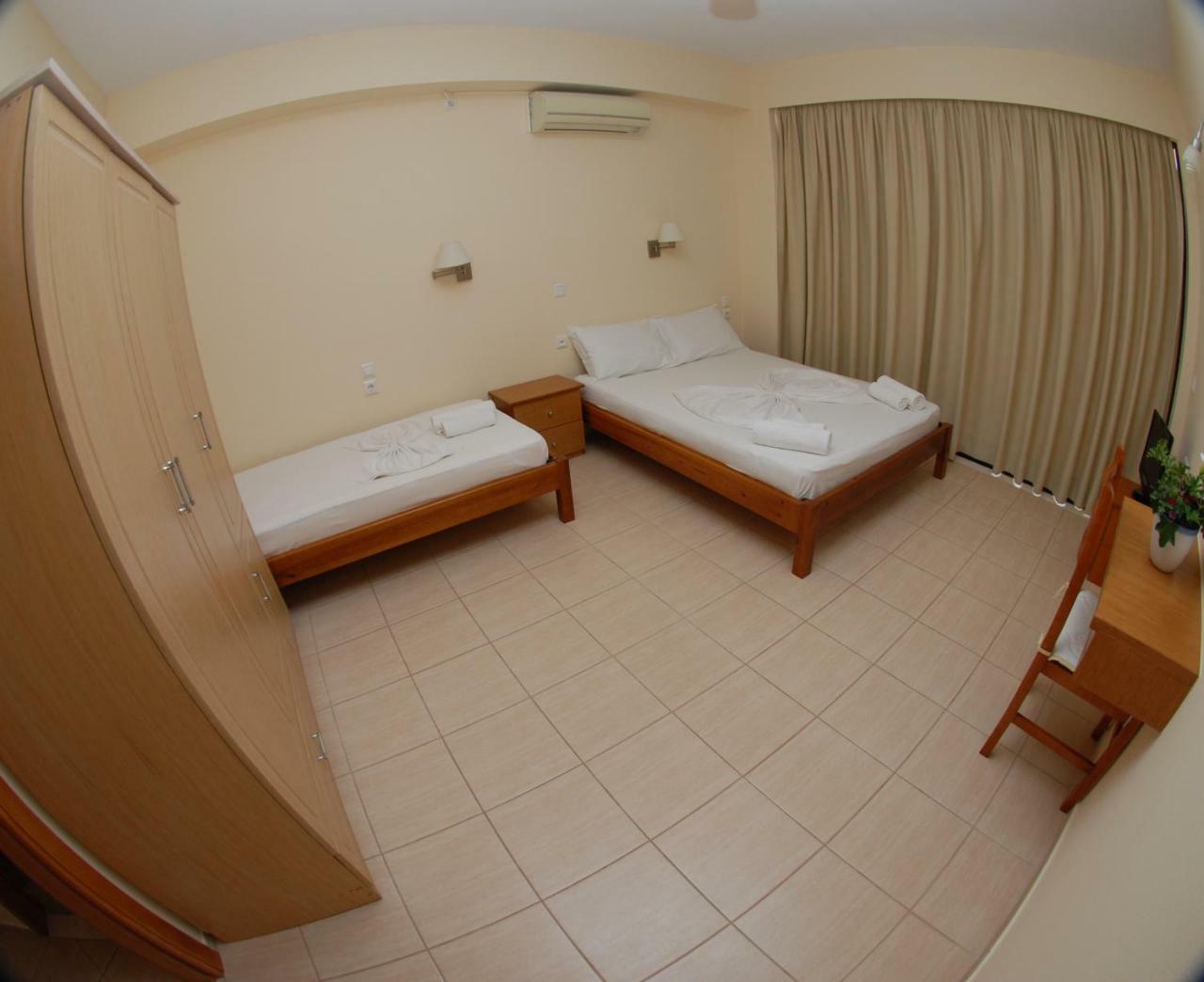Nikos Hotel And Apartments Саранде Екстериор снимка