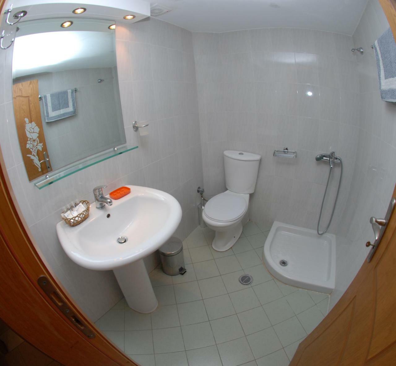 Nikos Hotel And Apartments Саранде Екстериор снимка