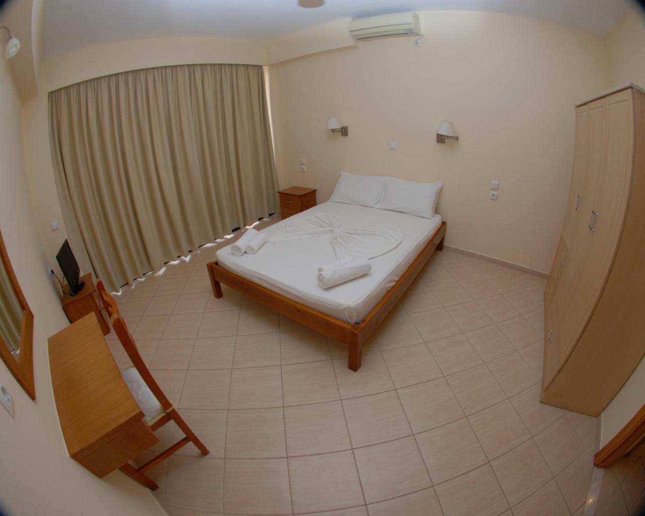 Nikos Hotel And Apartments Саранде Екстериор снимка